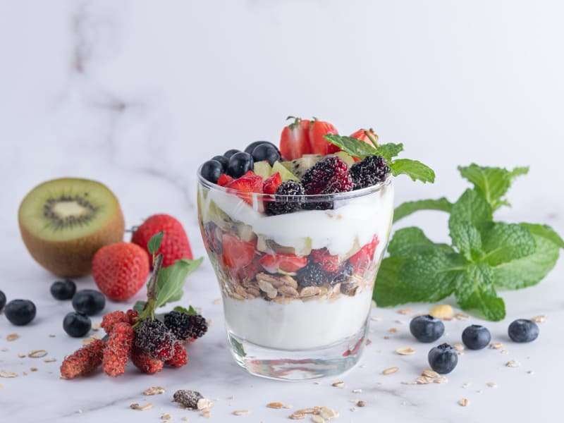 greek-yogurt-with-berries