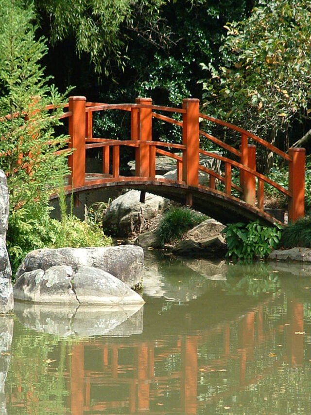 Japanese-bridge-in-the-Birmingham-Botanical-Gardens-Alabama