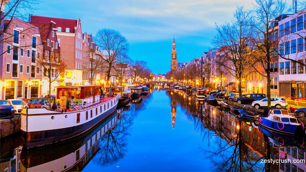 A Canal Cruise in night