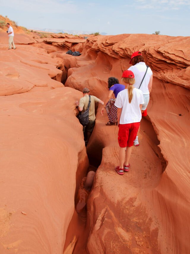 Lower-Antelope-Canyon-Entrance