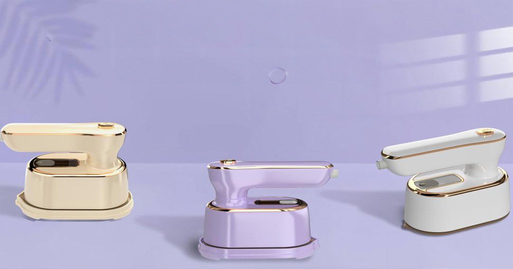 Compact travel steamer