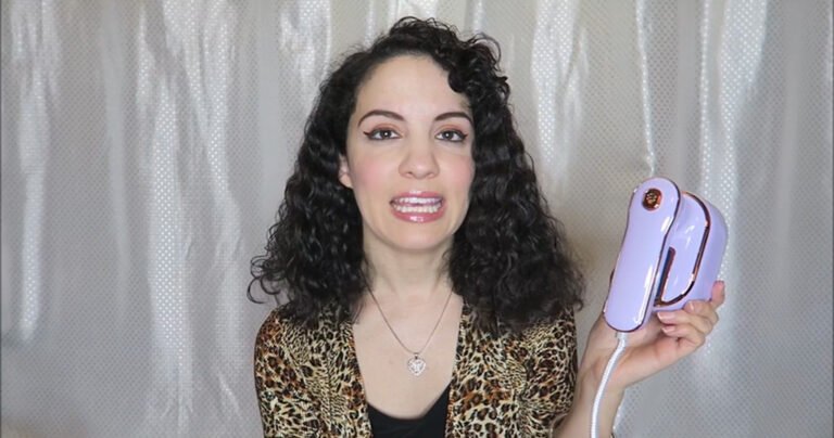 Portable garment steamer