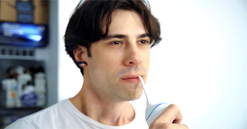 Portable oral hygiene tool