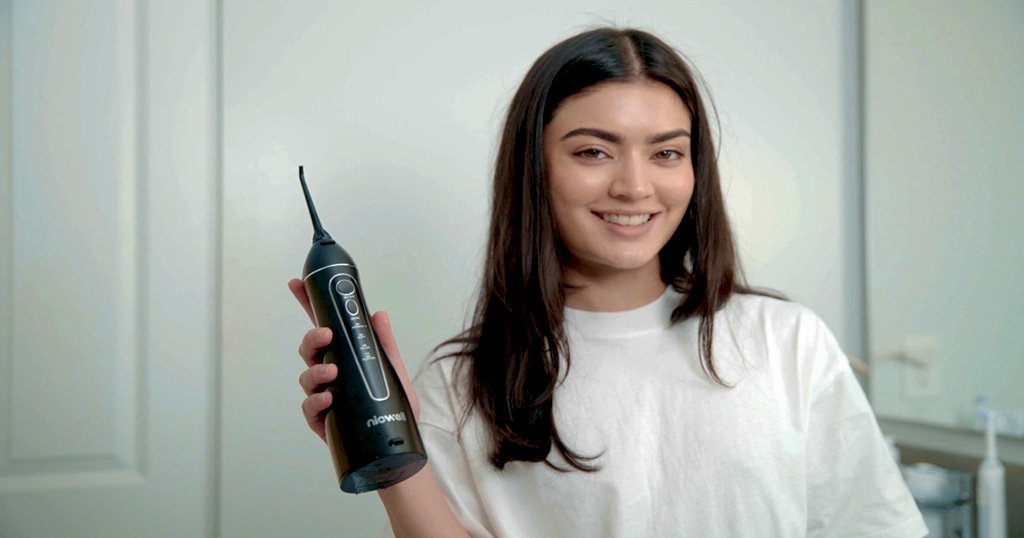 Rechargeable flosser with USB