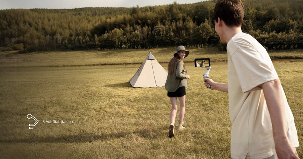 Smartphone gimbal for travel vlogging