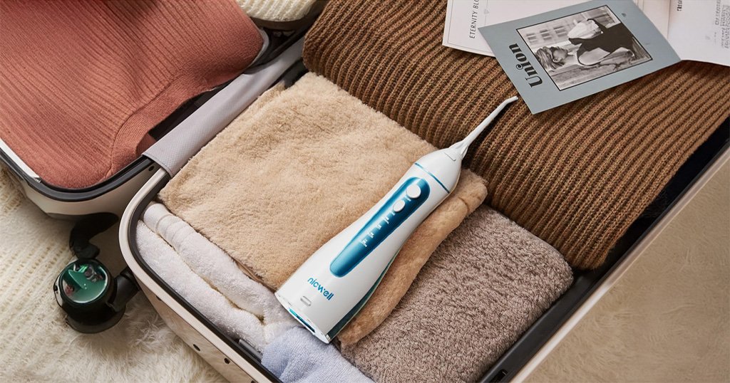 Travel oral irrigator