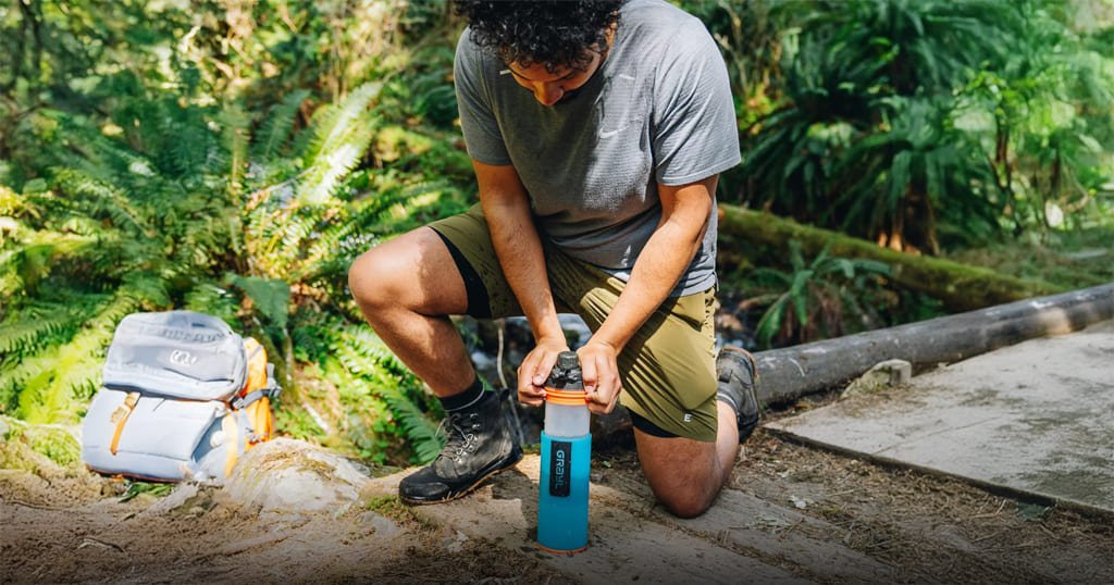 Travel water filter bottle