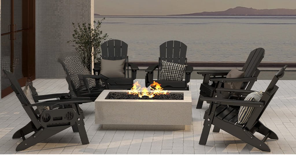 Folding outdoor chair for fire pit