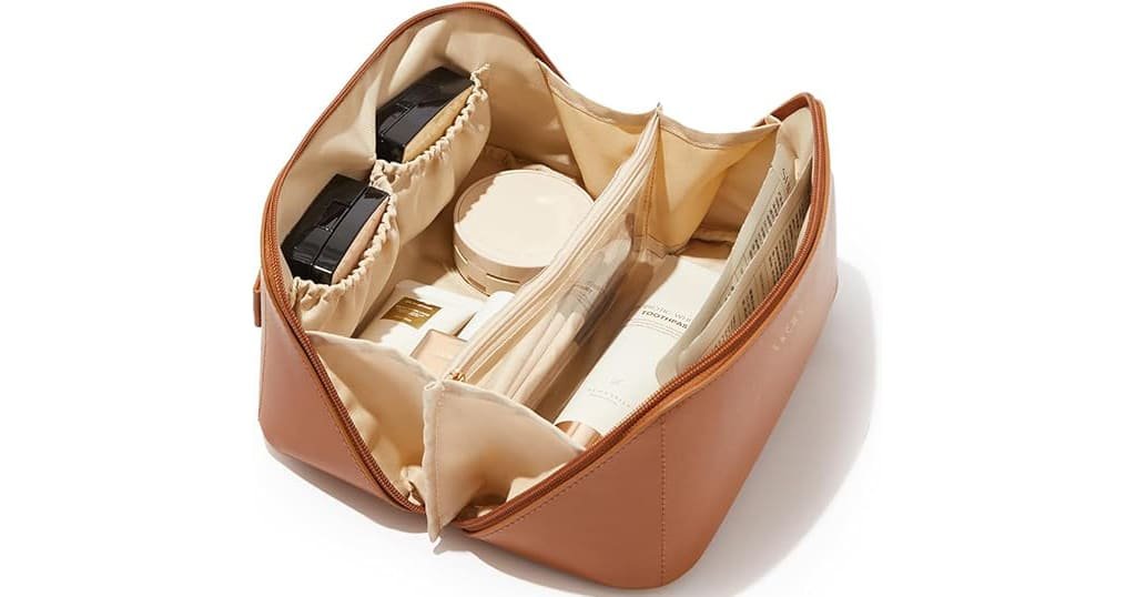 Large capacity cosmetic pouch