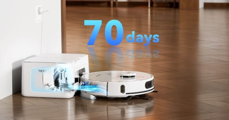 Robot vacuum and mop self emptying