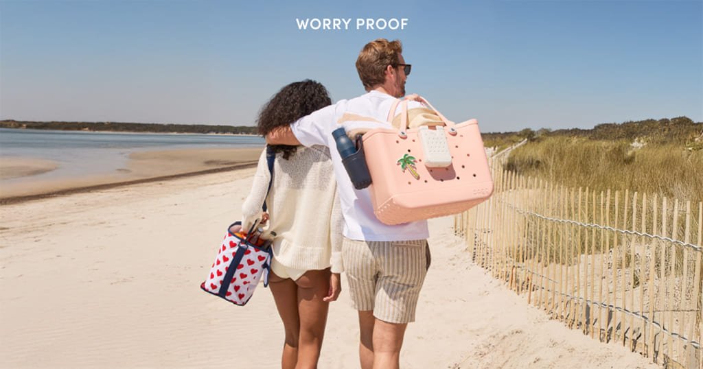 Sand-proof beach tote