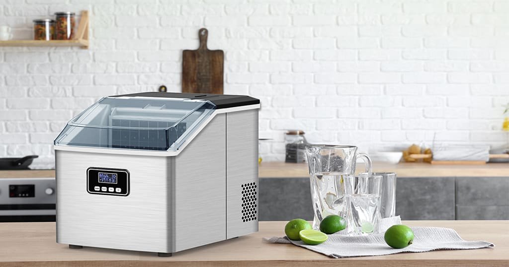 Self-cleaning ice machine