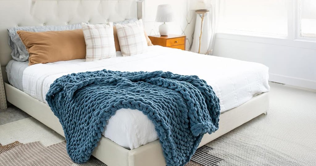 Chunky knit throw blanket