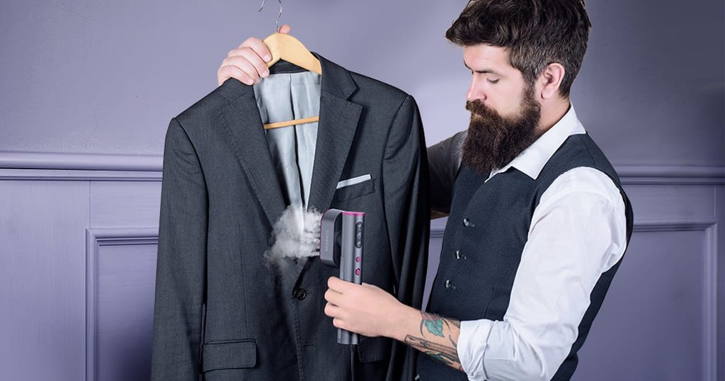 Dual voltage travel steamer