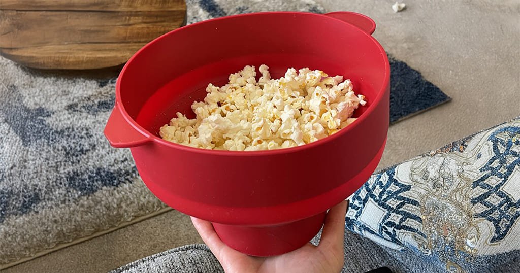 Collapsible popcorn bowl