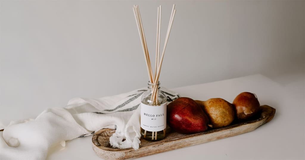 Reed diffuser for entryway