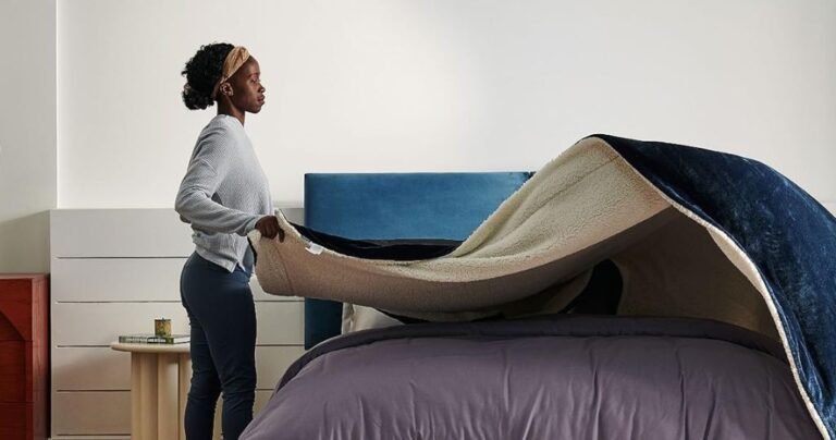 Bedsure GentleSoft Throw Blanket